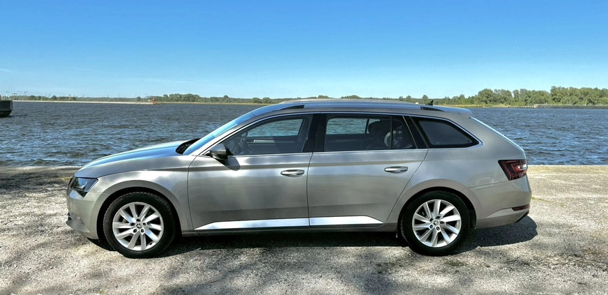 Skoda Superb cena 69999 przebieg: 188000, rok produkcji 2016 z Świnoujście małe 137